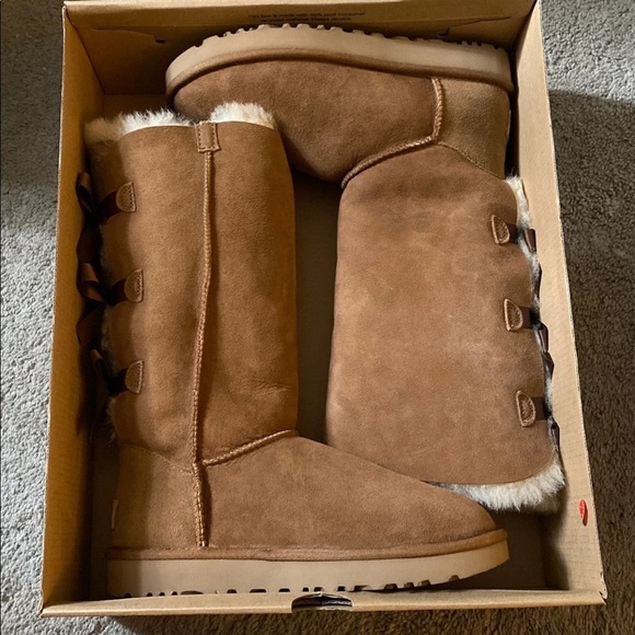 Ugg bailey bow tall II NIB size 6 - Picture 2 of 6